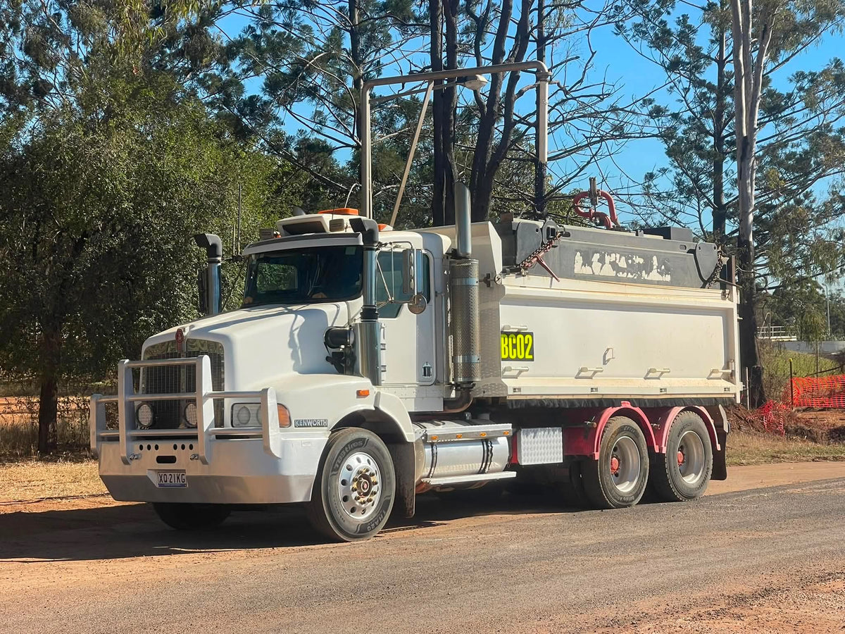 Box Contracting body truck with tipper for civil construction and site support